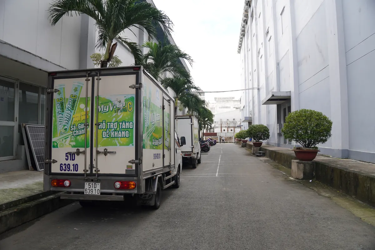 Xe giao hàng tại nhà máy